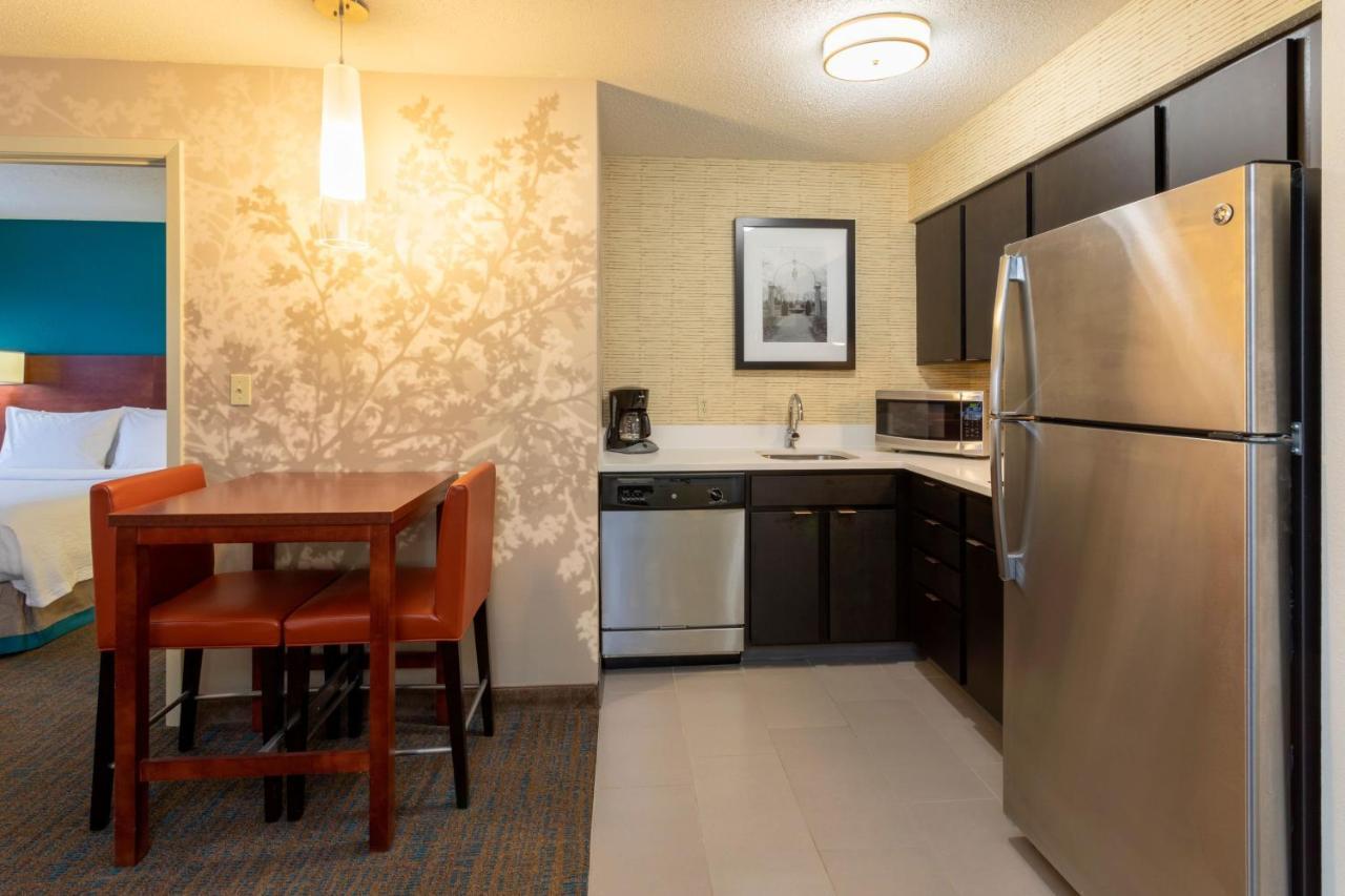 Residence Inn Minneapolis St. Paul/Roseville Buitenkant foto