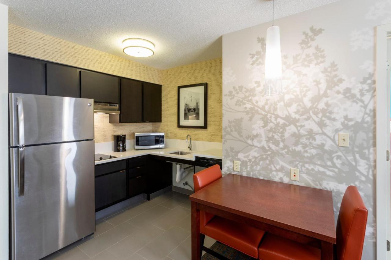 Residence Inn Minneapolis St. Paul/Roseville Buitenkant foto
